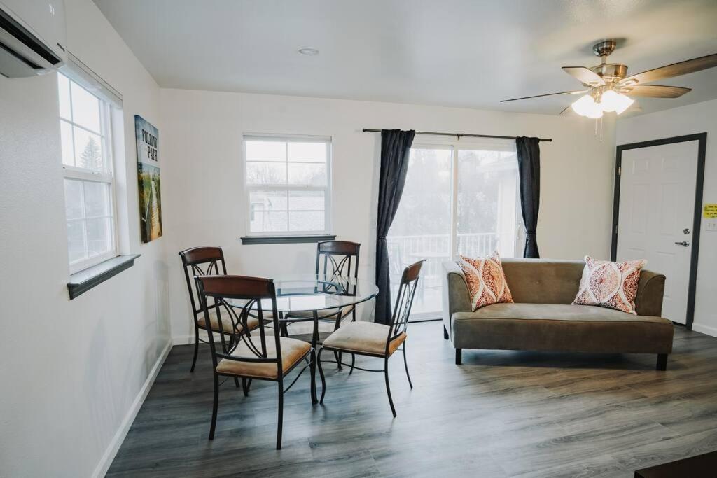 Gorgeous Upstairs Studio With Patio And Laundry Chico Εξωτερικό φωτογραφία