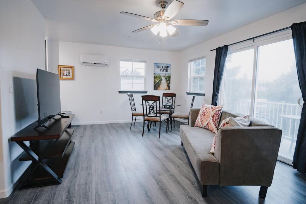 Gorgeous Upstairs Studio With Patio And Laundry Chico Εξωτερικό φωτογραφία