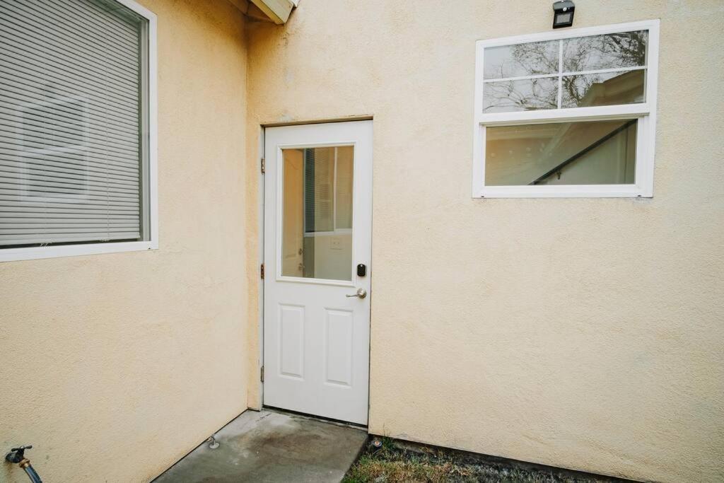 Gorgeous Upstairs Studio With Patio And Laundry Chico Εξωτερικό φωτογραφία